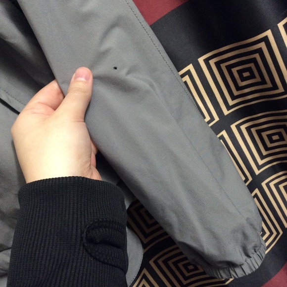 Patagonia Grey Light Weight Jacket - Picture 8 of 11